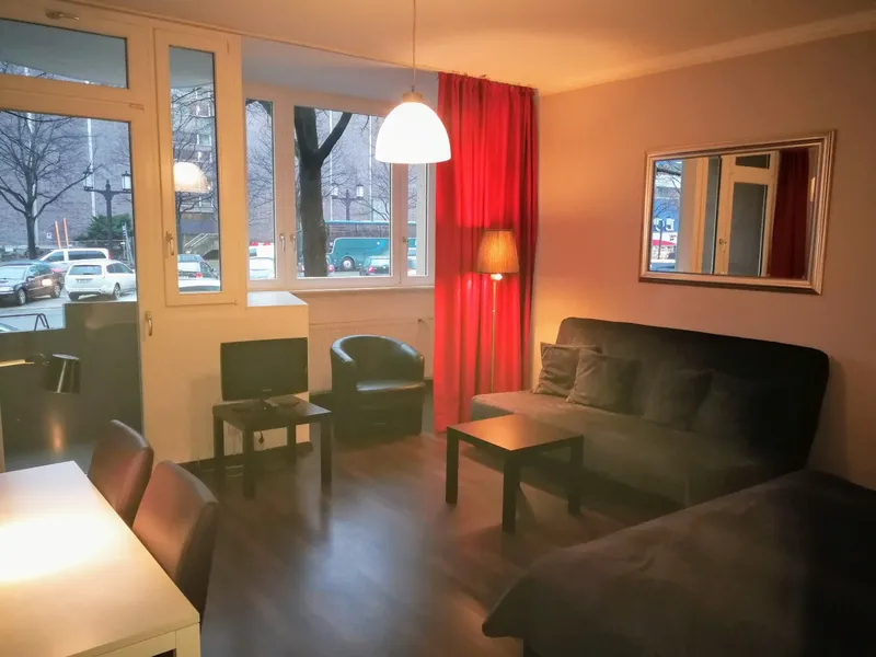 Bezugsfreie möblierte-Wohnung in Westend nahe der U 2 — photo 1